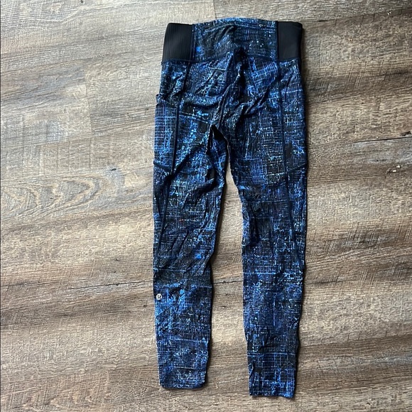 Lululemon Keep Your Form Tight 25"
City Lights Multi Black / Black - Picture 9 of 10